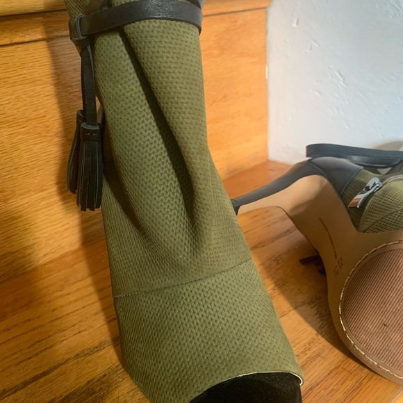 French Connection open-toe booties. Leather upper, synthetic sole. 3+” heels. - Picture 4 of 10